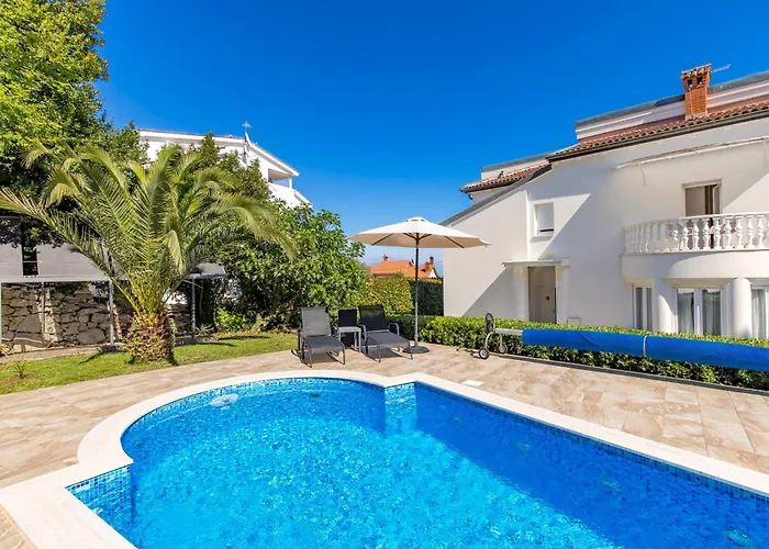Garden With Pool *