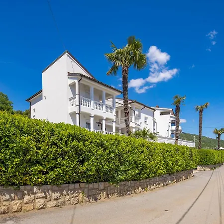 Apartment Garden With Pool