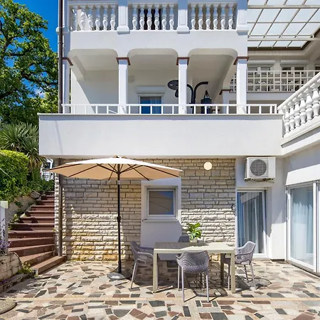 Apartment Garden With Pool Opatija