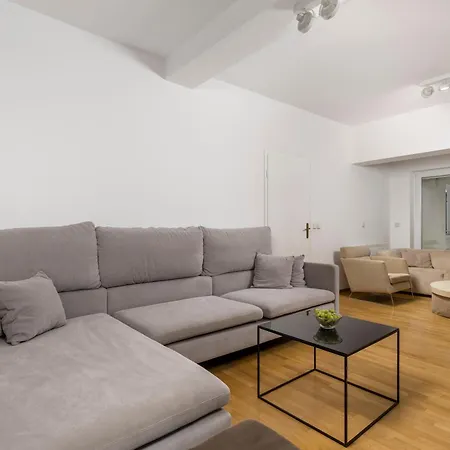 Apartment Garden With Pool