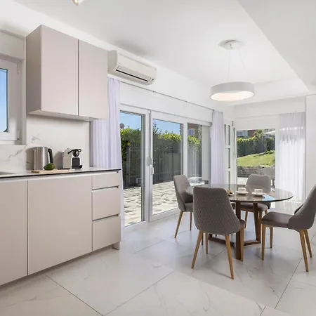 Garden With Pool Opatija