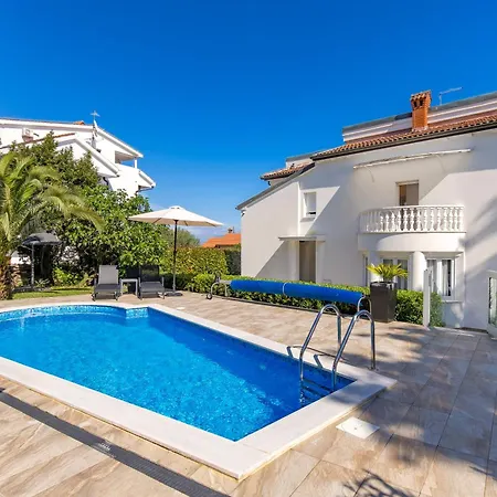 Apartment Garden With Pool Opatija