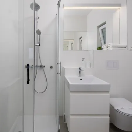 Apartment Garden With Pool