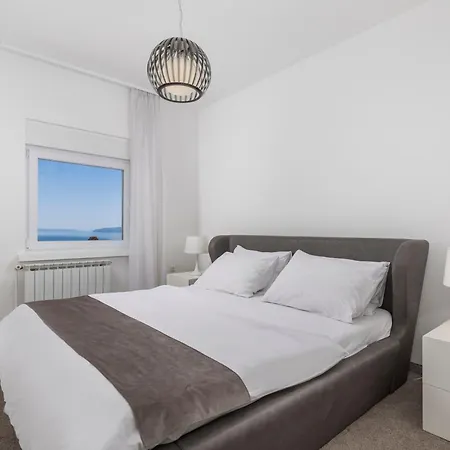 Apartment Garden With Pool *