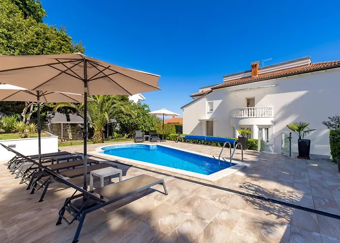 Garden With Pool