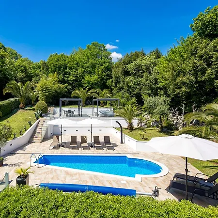 Garden With Pool * Опатия