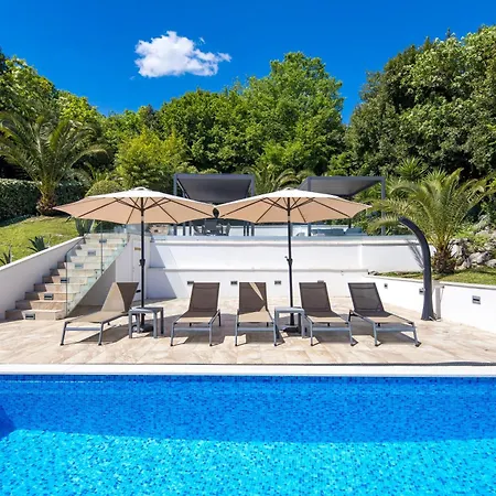 Апартаменты Garden With Pool