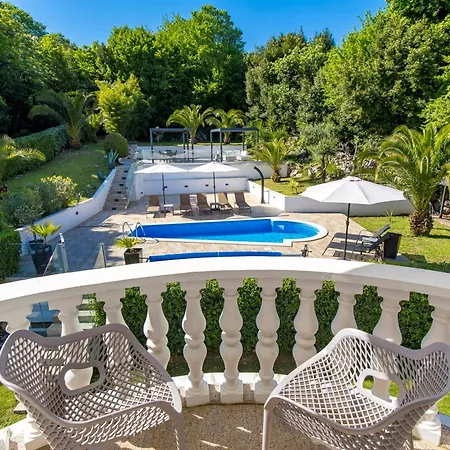 Апартаменты Garden With Pool Опатия